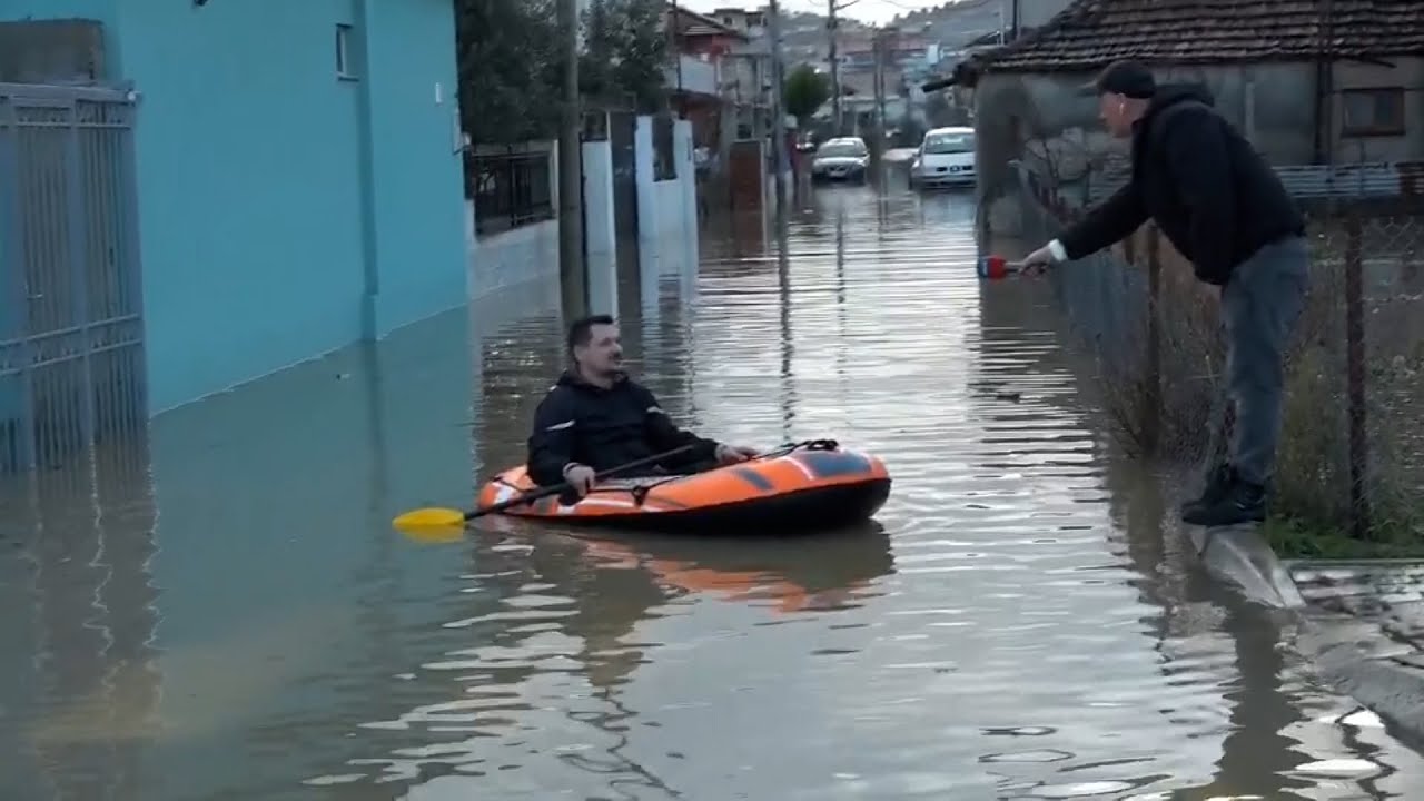 Përmbytet ish-Keneta e Durrësit: Banesat aty ku nuk duhej, tani kanë pishinë natyrale